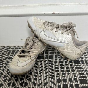 Girls Nike Beige and White Lacrosse Cleats with Swoosh